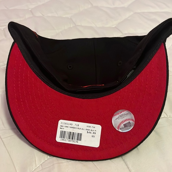 New York Yankees Hat - Picture 2 of 2